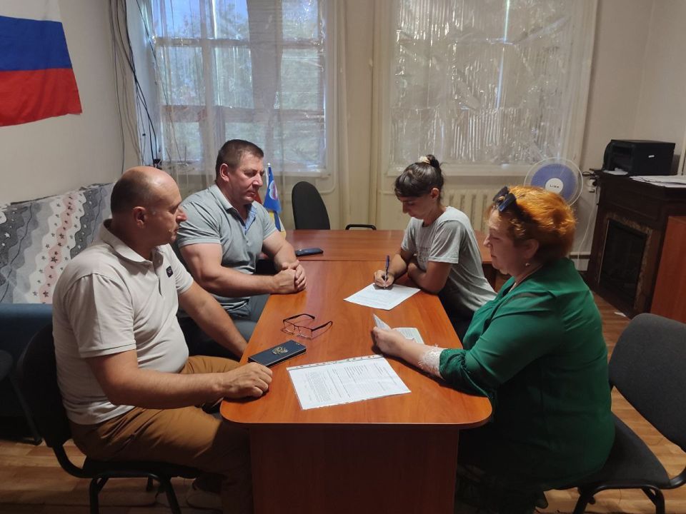 В селе Новоалександровка прошёл приём граждан с участием муниципальных депутатов партии «Единая Россия» и представителей профильных ведомств в рамках партийного проекта «Новая школа» В селе Новоалександровка прошёл приём граждан с участием муниципальных депутатов партии «Единая Россия» и представителей профильных ведомств в рамках партийного проекта «Новая школа»