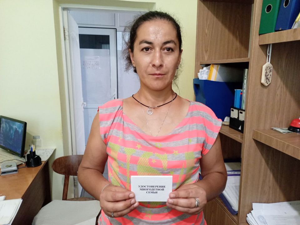 МНОГОДЕТНЫЕ СЕМЬИ НОВОТРОИЦКОГО МУНИЦИПАЛЬНОГО ОКРУГА ПОЛУЧИЛИ УДОСТОВЕРЕНИЯ МНОГОДЕТНЫЕ СЕМЬИ НОВОТРОИЦКОГО МУНИЦИПАЛЬНОГО ОКРУГА ПОЛУЧИЛИ УДОСТОВЕРЕНИЯ