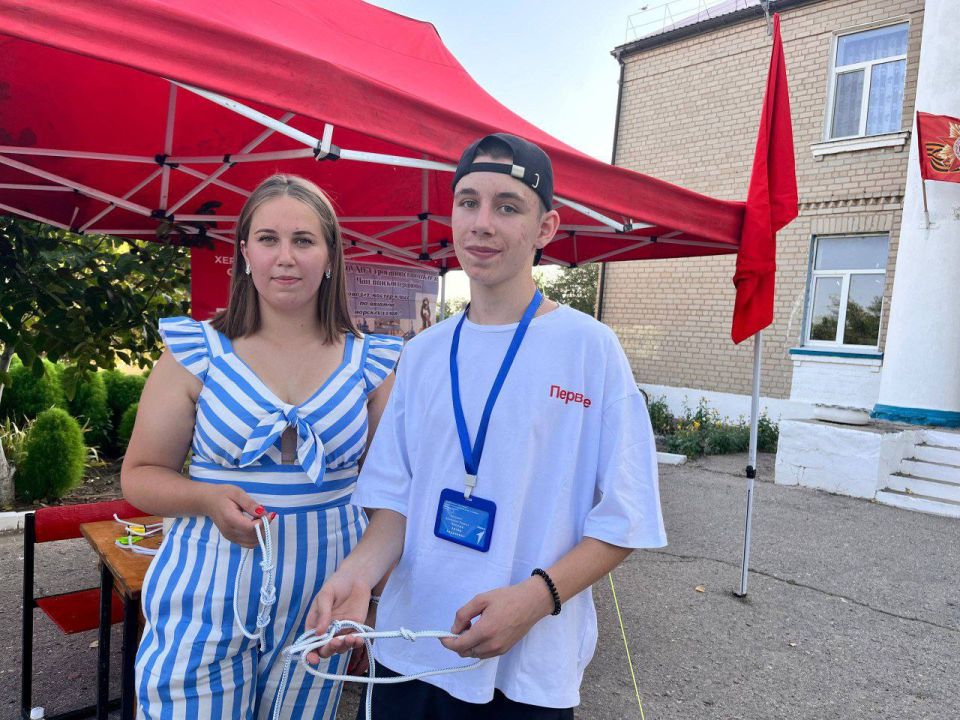 Ребята из ГБОУ Херсонской области "Строгановская школа Чаплинского района" организовали мастер-класс по вязанию морских узлов Ребята из ГБОУ Херсонской области "Строгановская школа Чаплинского района" организовали мастер-класс по вязанию морских узлов