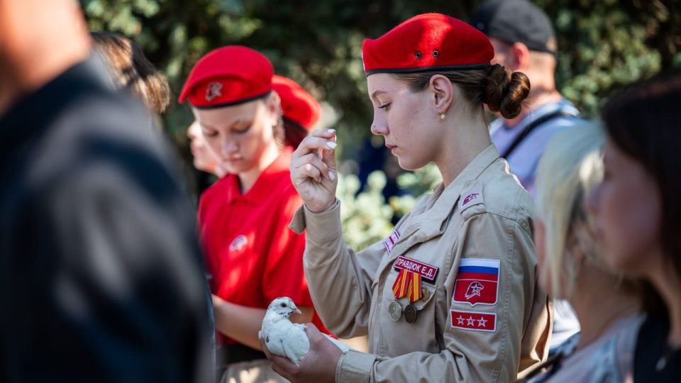 В Херсонской области почтили память детей, погибших на Донбассе В Херсонской области почтили память детей, погибших на Донбассе