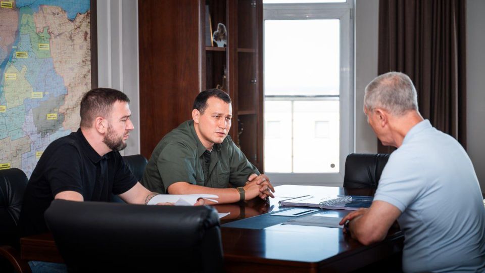 Владимир Сальдо и замминистра строительства и ЖКХ России Алмаз Хусаинов вместе с профильными министерствами Херсонской области обсудили ключевые задачи Владимир Сальдо и замминистра строительства и ЖКХ России Алмаз Хусаинов вместе с профильными министерствами Херсонской области обсудили ключевые задачи