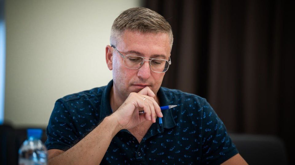 Владимир Сальдо и замминистра строительства и ЖКХ России Алмаз Хусаинов вместе с профильными министерствами Херсонской области обсудили ключевые задачи Владимир Сальдо и замминистра строительства и ЖКХ России Алмаз Хусаинов вместе с профильными министерствами Херсонской области обсудили ключевые задачи