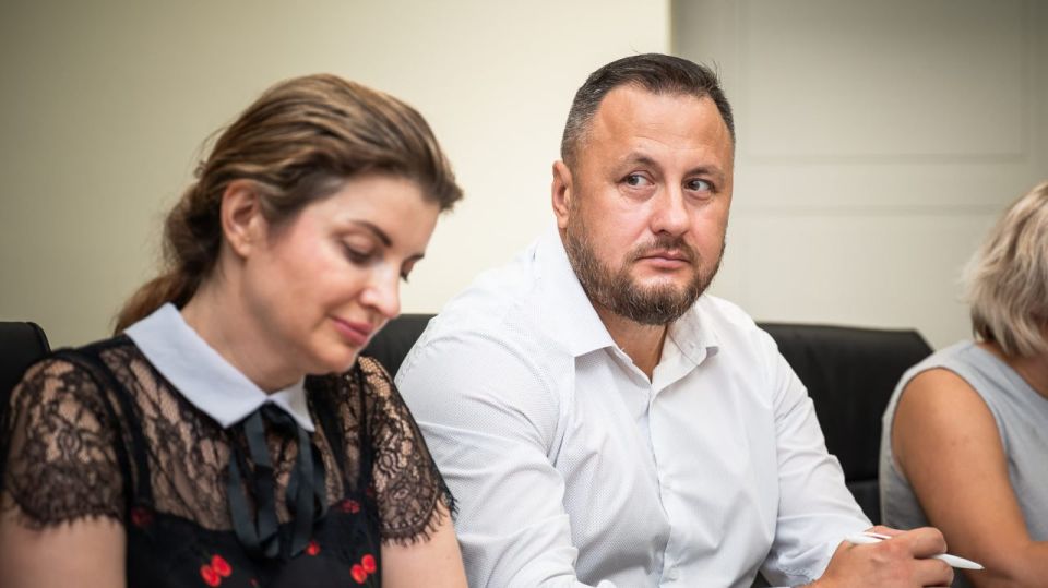 Владимир Сальдо поручил составить смету и запустить обновление Дома культуры в Семихатке Владимир Сальдо поручил составить смету и запустить обновление Дома культуры в Семихатке