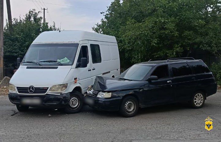 В Каховском округе полицейские устанавливают обстоятельства ДТП с двумя пострадавшими