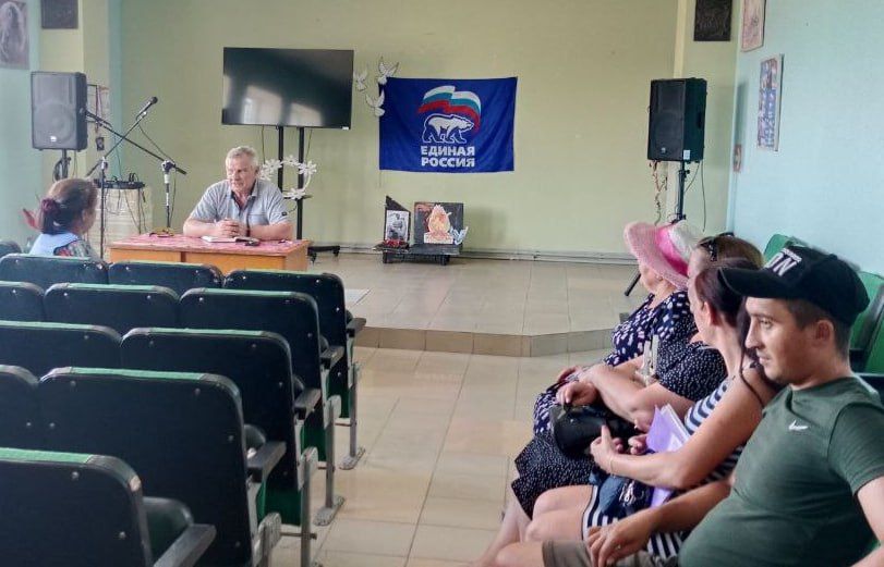 В населенных пунктах Маркеев, Питомник и Ильинка прошел личный прием граждан В населенных пунктах Маркеев, Питомник и Ильинка прошел личный прием граждан