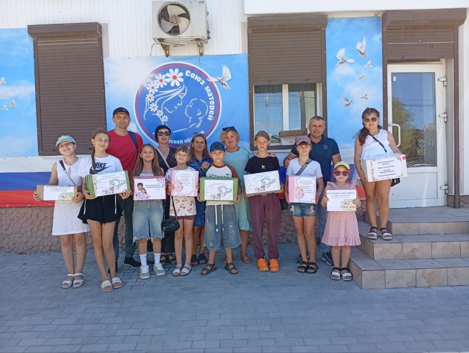 Воспитанники Новомихайловского дома культуры получили подарки из Краснодарского края Воспитанники Новомихайловского дома культуры получили подарки из Краснодарского края