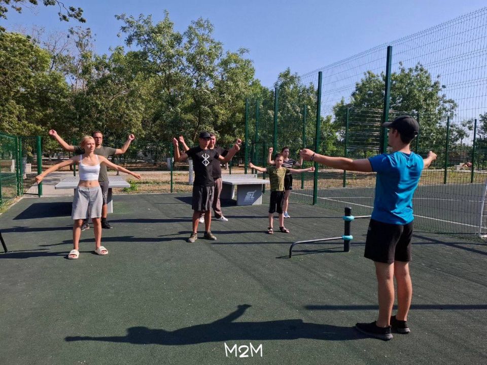 #РСОпроСПОРТ. Комиссар студенческих отрядов Херсонской области Макар Рустам, провёл тренировку с фитнес резинками для бойцов РСО и активистов Юнармии! 30 июля в парке культуры и отдыха имени Шевченко состоялась тренировка с... #РСОпроСПОРТ. Комиссар студенческих отрядов Херсонской области Макар Рустам, провёл тренировку с фитнес резинками для бойцов РСО и активистов Юнармии! 30 июля в парке культуры и отдыха имени Шевченко состоялась тренировка с...