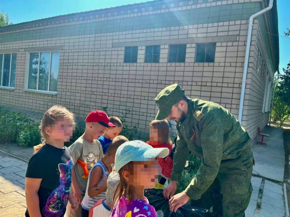 Офицеры следственного управления СК России по Херсонской области посетили детский сад «Колокольчик» Офицеры следственного управления СК России по Херсонской области посетили детский сад «Колокольчик»