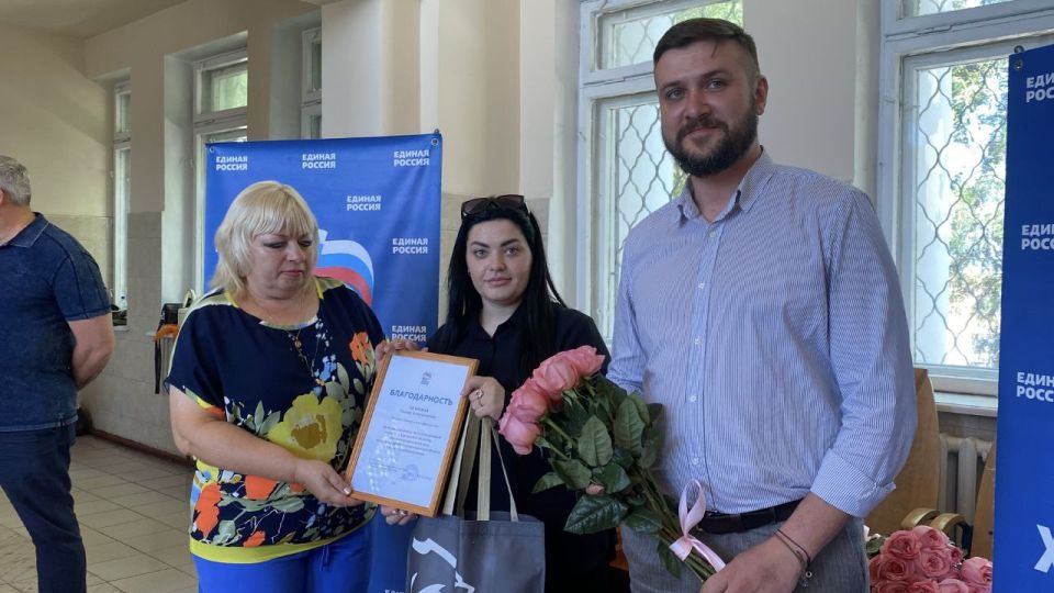 Представители "Единой России" поздравили лучших железнодорожников Херсонской области в преддверии их профессионального праздника Представители "Единой России" поздравили лучших железнодорожников Херсонской области в преддверии их профессионального праздника