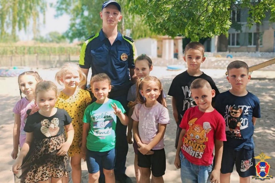 В Херсонской области госавтоинспекторы провели занятие для малышей в Голопристанском муниципальном округе В Херсонской области госавтоинспекторы провели занятие для малышей в Голопристанском муниципальном округе