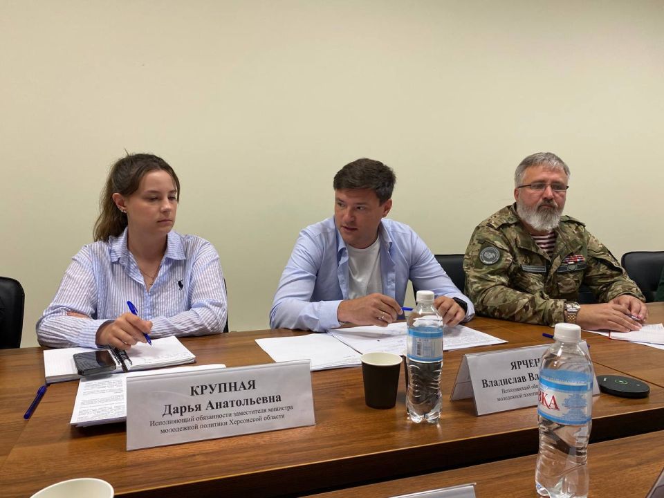 В Правительстве Херсонской области прошла рабочая встреча с руководителями молодёжных общественных объединений В Правительстве Херсонской области прошла рабочая встреча с руководителями молодёжных общественных объединений