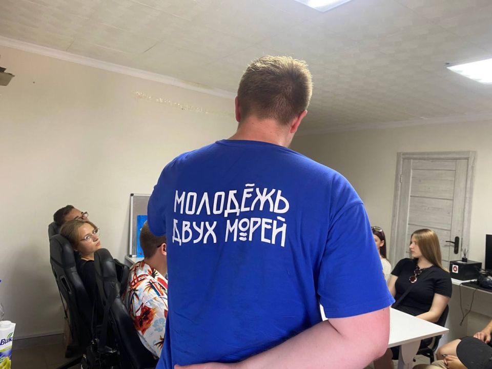 Слушай капитана Гранта. Активисты Российских студенческих отрядов и активисты Юнармии приняли участие в тренинге по грантовой деятельности и социальному проектированию Слушай капитана Гранта. Активисты Российских студенческих отрядов и активисты Юнармии приняли участие в тренинге по грантовой деятельности и социальному проектированию