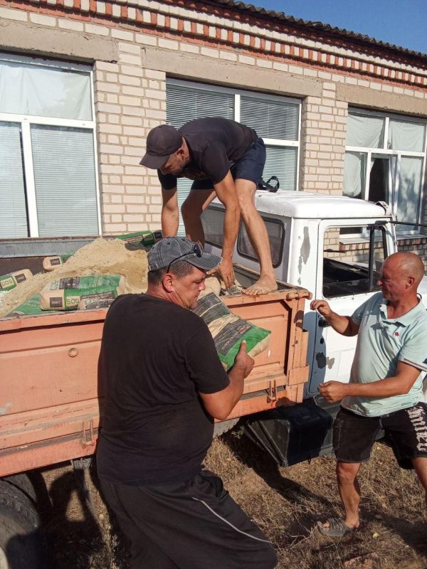 Аварийно-ремонтная бригада Псковской области приступила к ремонту санузлов в Новодмитровской школе Ивановского МО Аварийно-ремонтная бригада Псковской области приступила к ремонту санузлов в Новодмитровской школе Ивановского МО