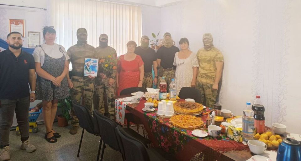 В День Воздушно-десантных войск в селе Вольное состоялась тёплая и душевная встреча, организованная активистами первичного отделения партии «Единая Россия», а также сотрудниками Вольновской библиотеки и Дома культуры В День Воздушно-десантных войск в селе Вольное состоялась тёплая и душевная встреча, организованная активистами первичного отделения партии «Единая Россия», а также сотрудниками Вольновской библиотеки и Дома культуры