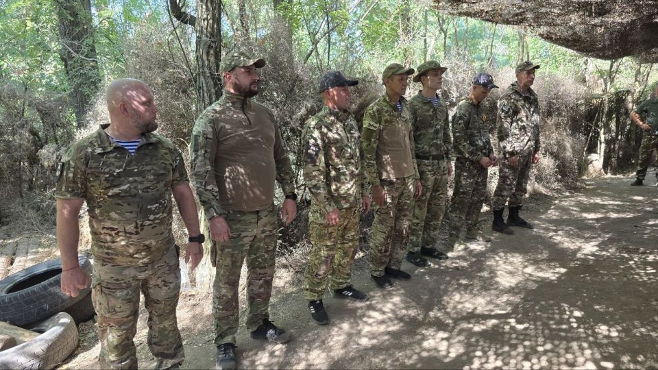 Рамиль Замалетдинов: Посетил расположение отдельной штурмовой роты 328-й гвардейского десантно-штурмового полка «Штурмовые котики» Рамиль Замалетдинов: Посетил расположение отдельной штурмовой роты 328-й гвардейского десантно-штурмового полка «Штурмовые котики»