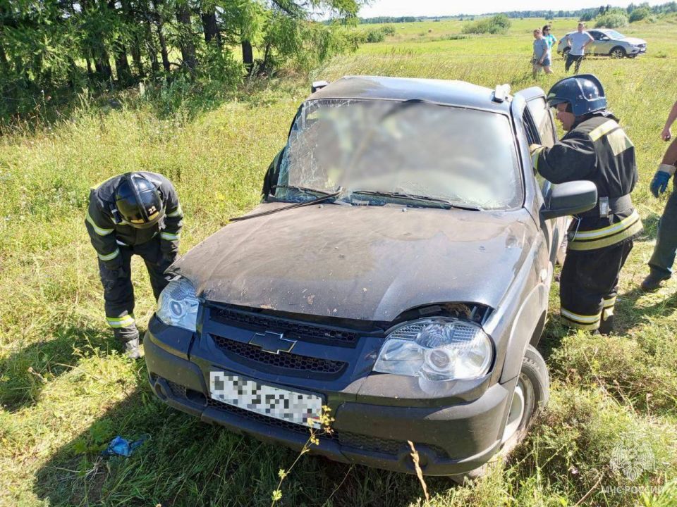 Две женщины погибли, еще шесть человек, в том числе трое детей, пострадали в результате ДТП с двумя легковыми авто на Можгинском тракте в Удмуртии, сообщает региональное МЧС Две женщины погибли, еще шесть человек, в том числе трое детей, пострадали в результате ДТП с двумя легковыми авто на Можгинском тракте в Удмуртии, сообщает региональное МЧС