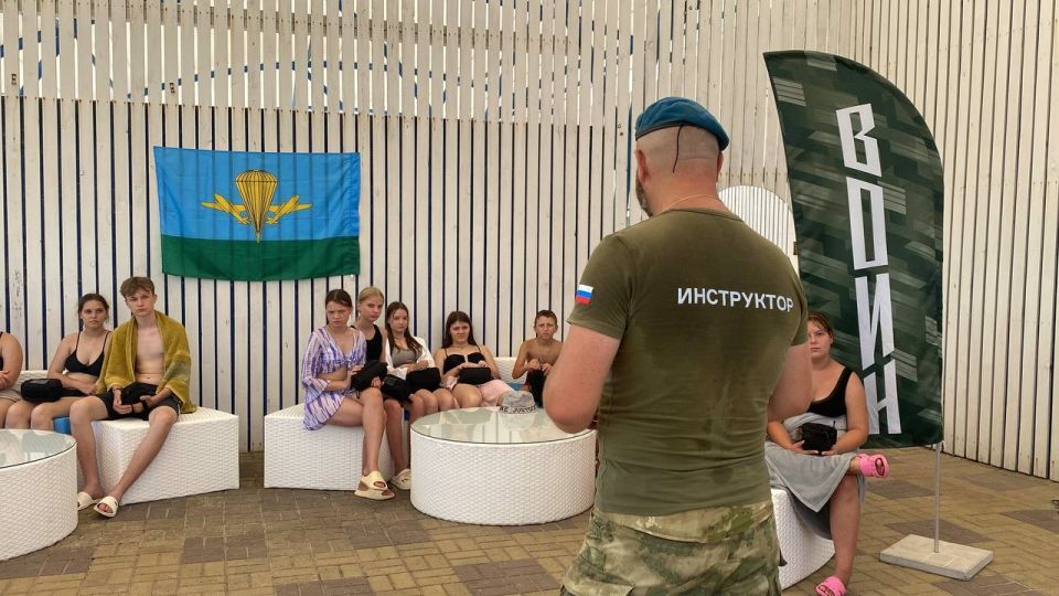 Ко Дню ВДВ "Единая Россия" организовала занятие по тактической медицине в Херсонской области Ко Дню ВДВ "Единая Россия" организовала занятие по тактической медицине в Херсонской области