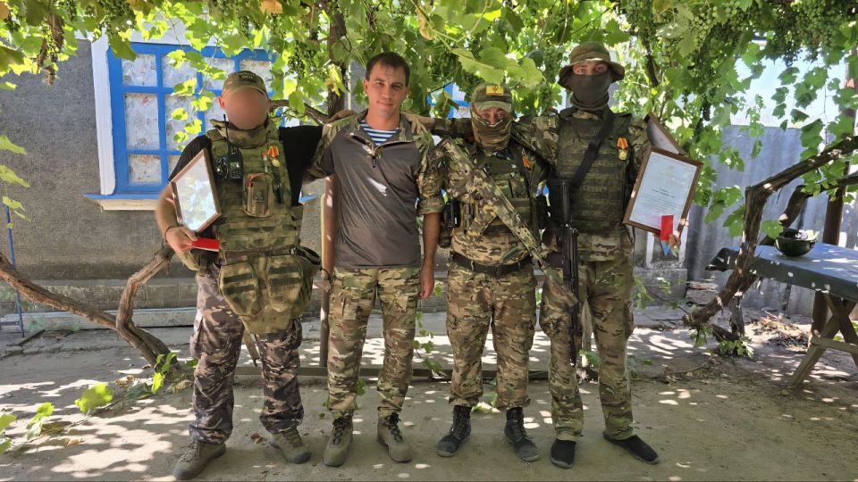 Рамиль Замалетдинов: Навестил наших десантников осуществляющих боевую задачу на Херсонском направлении Рамиль Замалетдинов: Навестил наших десантников осуществляющих боевую задачу на Херсонском направлении