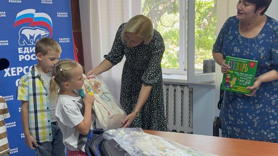 «Единая Россия» передала портфели в рамках акции «Собери ребёнка в школу» школьникам Чаплинского и Каланчакского округов «Единая Россия» передала портфели в рамках акции «Собери ребёнка в школу» школьникам Чаплинского и Каланчакского округов