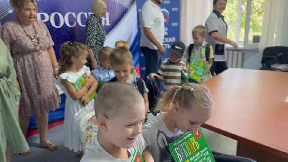 «Единая Россия» передала портфели в рамках акции «Собери ребёнка в школу» школьникам Чаплинского и Каланчакского округов «Единая Россия» передала портфели в рамках акции «Собери ребёнка в школу» школьникам Чаплинского и Каланчакского округов