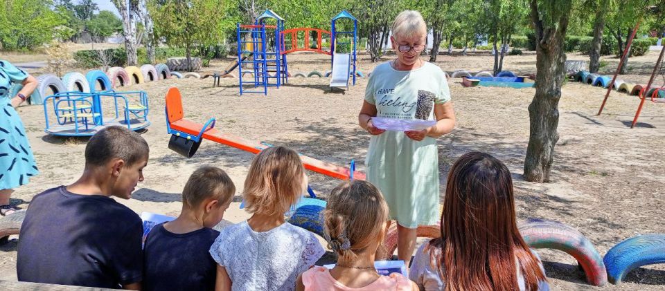 Богдановская библиотека провела мероприятие в день светофора Богдановская библиотека провела мероприятие в день светофора