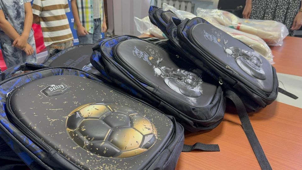 «Единая Россия» передала портфели в рамках акции «Собери ребёнка в школу» школьникам Чаплинского и Каланчакского округов «Единая Россия» передала портфели в рамках акции «Собери ребёнка в школу» школьникам Чаплинского и Каланчакского округов