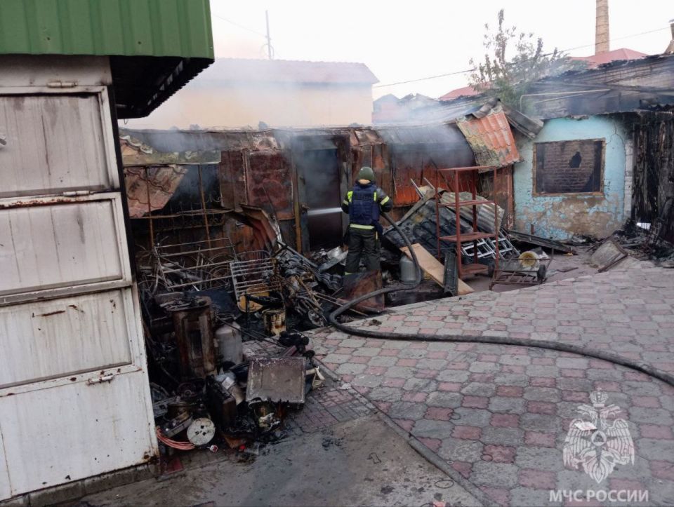 В Новой Каховке ликвидировали пожар на рынке