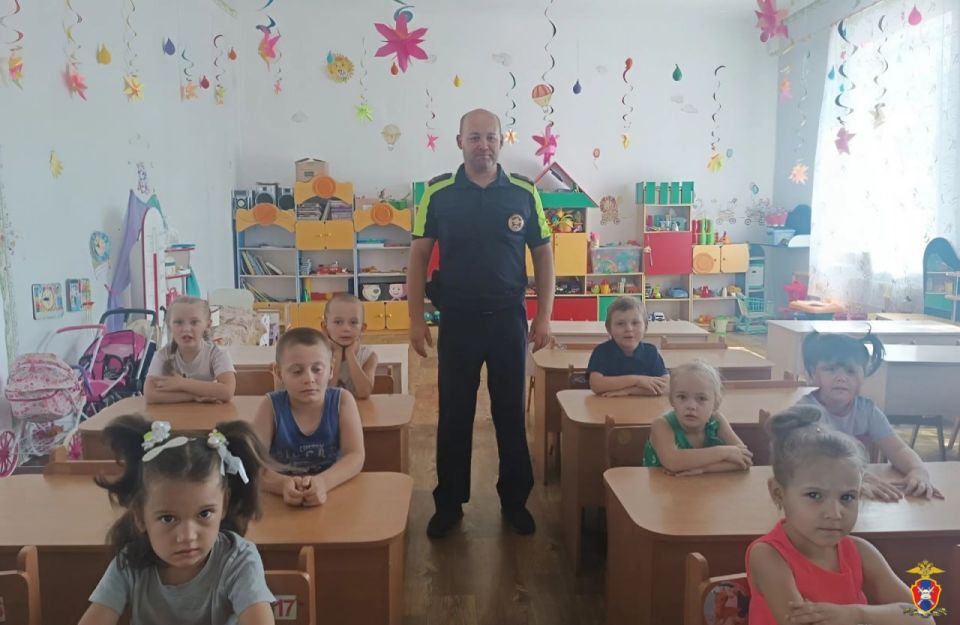 В Херсонской области сотрудники Госавтоинспекции провели мероприятие с воспитанниками детского сада