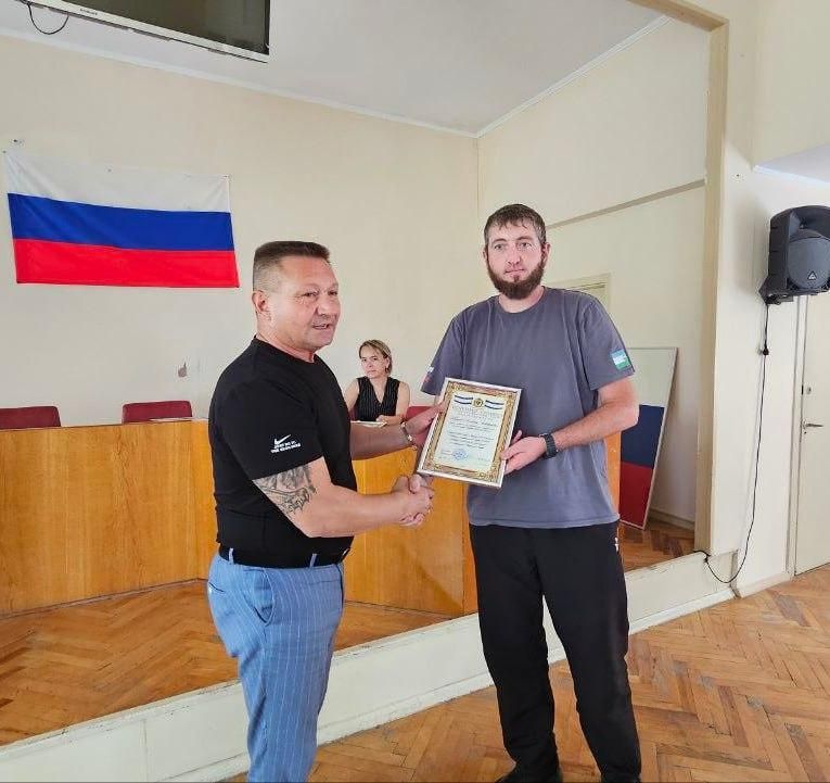 Старший аварийной бригады из КБР Альберт Кадыров получил награду за достижения в работе в условиях СВО Старший аварийной бригады из КБР Альберт Кадыров получил награду за достижения в работе в условиях СВО
