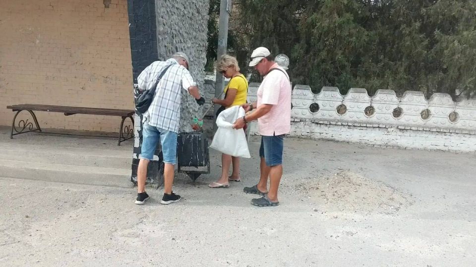 Коммунальщики продолжают наводить порядок во всех населенных пунктах округа! Коммунальщики продолжают наводить порядок во всех населенных пунктах округа!