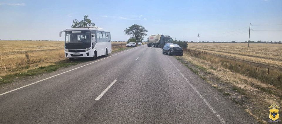 В Геническом округе полицейские устанавливают обстоятельства ДТП с пострадавшими
