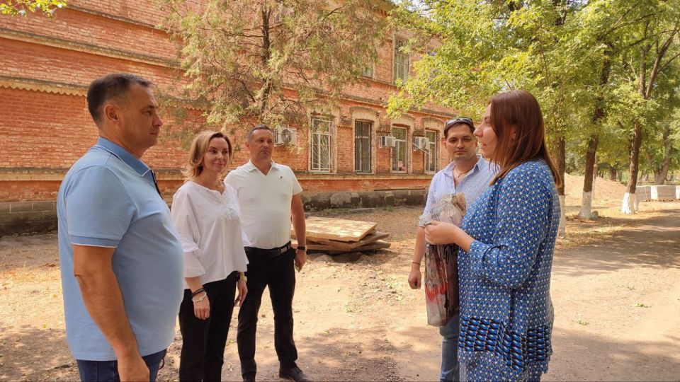 Ольга Осипенко: Поздравили с профессиональным праздником строителей, которые сейчас работают на объектах в Новотроицком округе Ольга Осипенко: Поздравили с профессиональным праздником строителей, которые сейчас работают на объектах в Новотроицком округе