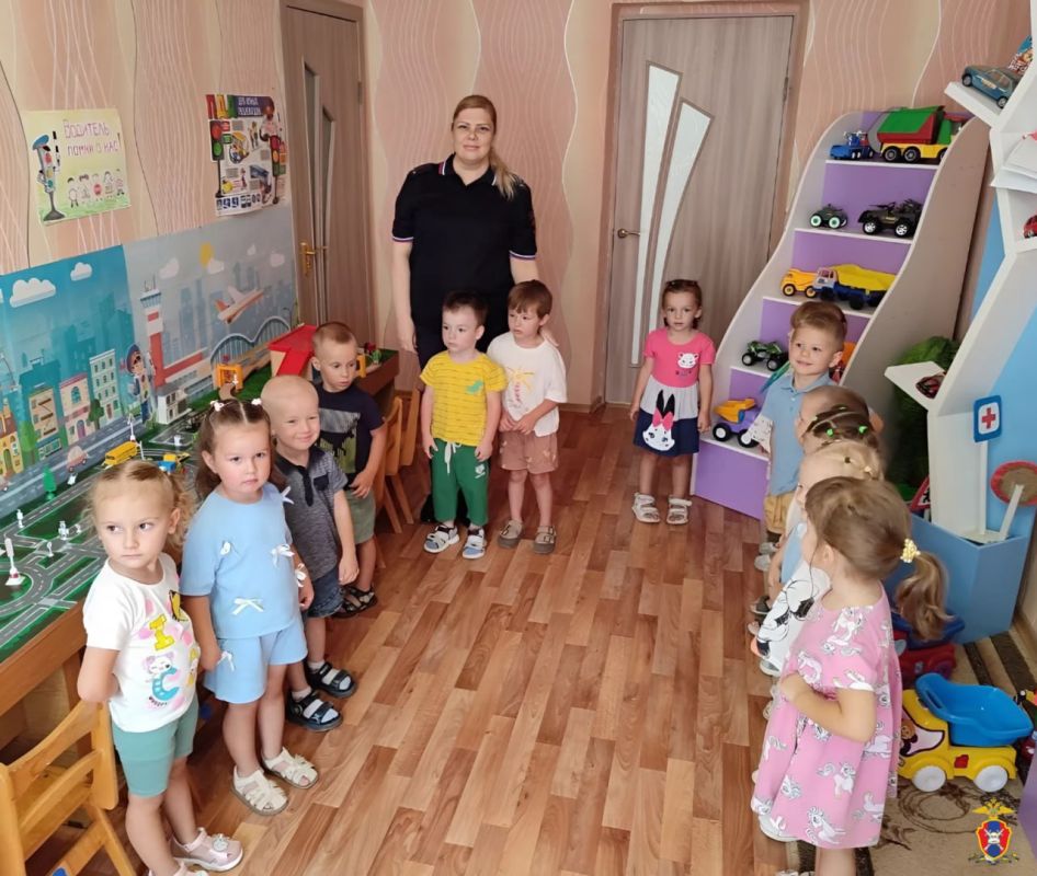 В Херсонской области сотрудники Госавтоинспекции провели мероприятие с воспитанниками детского сада В Херсонской области сотрудники Госавтоинспекции провели мероприятие с воспитанниками детского сада