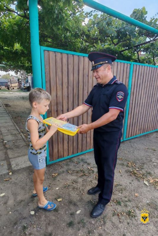 В Херсонской области полицейские приняли участие во Всероссийской благотворительной акции «Помоги пойти учиться» В Херсонской области полицейские приняли участие во Всероссийской благотворительной акции «Помоги пойти учиться»