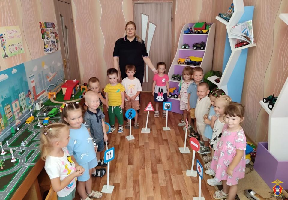 В Херсонской области сотрудники Госавтоинспекции провели мероприятие с воспитанниками детского сада