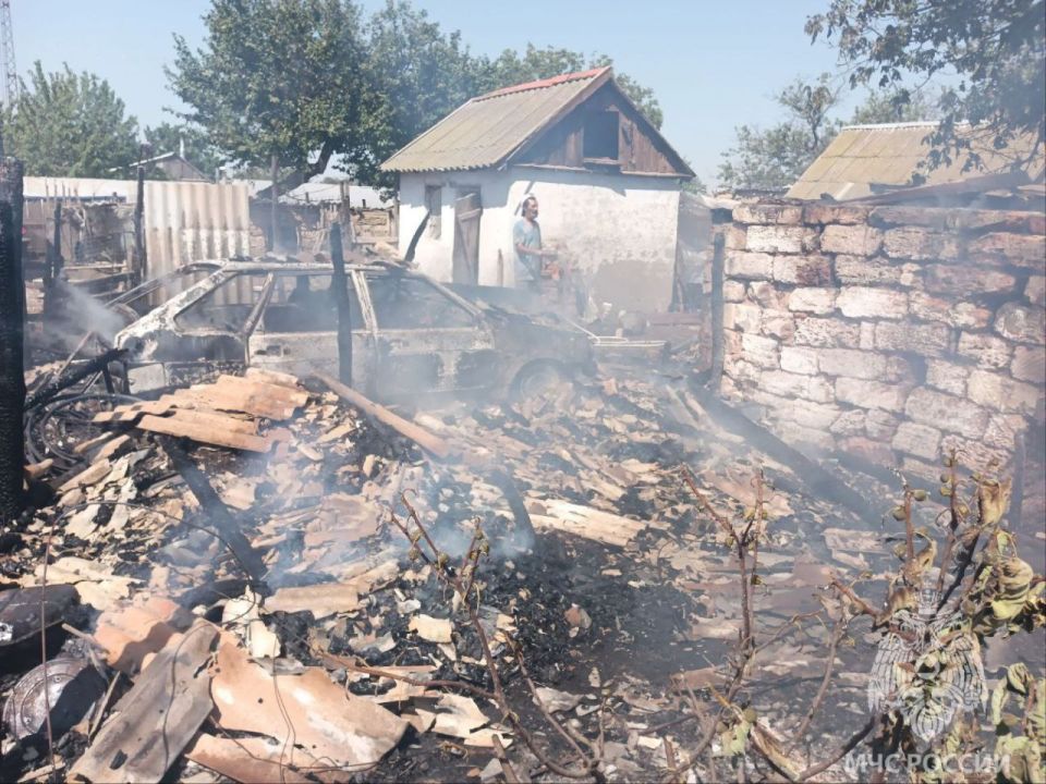 Огнеборцы МЧС России ликвидировали возгорание автомобиля