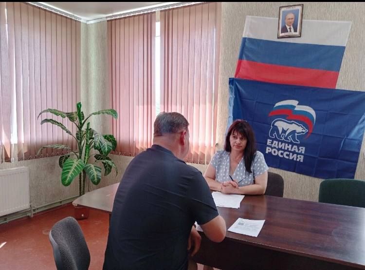 Прием граждан провела депутат Каховского Совета депутатов от партии «Единая Россия» Наталья Выродова Прием граждан провела депутат Каховского Совета депутатов от партии «Единая Россия» Наталья Выродова