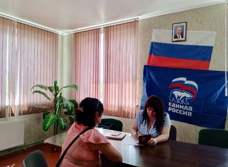 Прием граждан провела депутат Каховского Совета депутатов от партии «Единая Россия» Наталья Выродова Прием граждан провела депутат Каховского Совета депутатов от партии «Единая Россия» Наталья Выродова