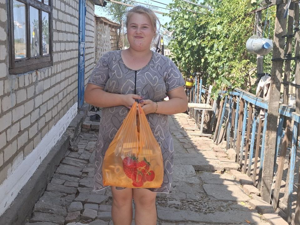 Надежда Бабешко: В Агайманах, Благодатном и Нововасильевке на днях прошла благотворительная акция: руководитель фракции партии «Единая Россия», депутат Ивановского муниципального округа Александр Васалатый передал... Надежда Бабешко: В Агайманах, Благодатном и Нововасильевке на днях прошла благотворительная акция: руководитель фракции партии «Единая Россия», депутат Ивановского муниципального округа Александр Васалатый передал...