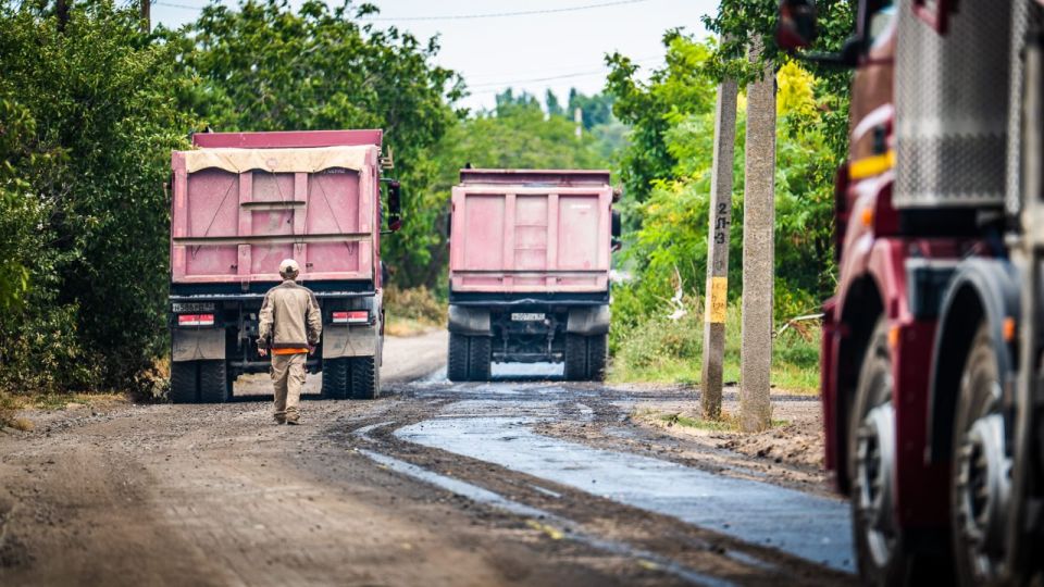 В Геническе до конца осени восстановят дорожное покрытие на улице Коцюбинского, сообщил Владимир Сальдо В Геническе до конца осени восстановят дорожное покрытие на улице Коцюбинского, сообщил Владимир Сальдо