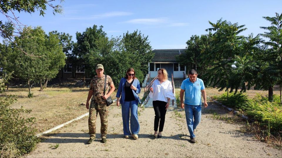 Ольга Осипенко: Совместно с главой Новотроицкого округа, секретарем местного отделения «Единой России» Евгенией Кузьменко и представителем полиции в рамках партпроекта «Крепкая семья» осмотрели амбулаторию в селе... Ольга Осипенко: Совместно с главой Новотроицкого округа, секретарем местного отделения «Единой России» Евгенией Кузьменко и представителем полиции в рамках партпроекта «Крепкая семья» осмотрели амбулаторию в селе...