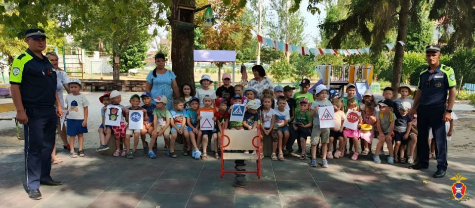 В Херсонской области сотрудники Госавтоинспекции провели мероприятие с воспитанниками детского сада В Херсонской области сотрудники Госавтоинспекции провели мероприятие с воспитанниками детского сада
