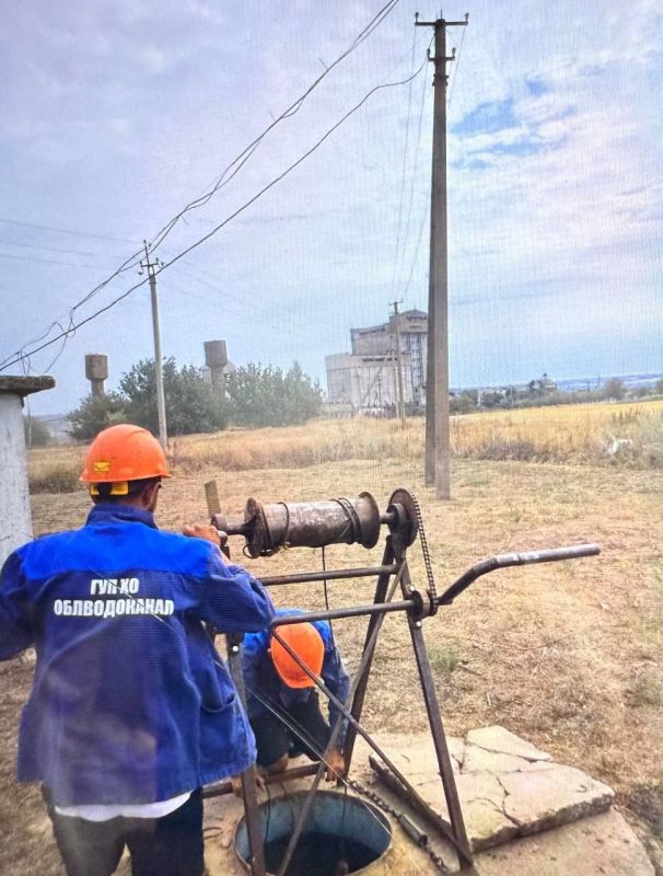 Специалистами Верхнерогачикского ТПУ были проведены ремонтные работы на артезианских скважинах округа Специалистами Верхнерогачикского ТПУ были проведены ремонтные работы на артезианских скважинах округа
