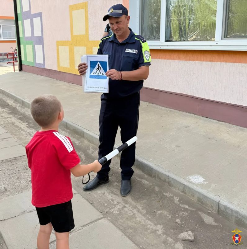 В Херсонской области сотрудники Госавтоинспекции провели мероприятие с воспитанниками детского сада В Херсонской области сотрудники Госавтоинспекции провели мероприятие с воспитанниками детского сада