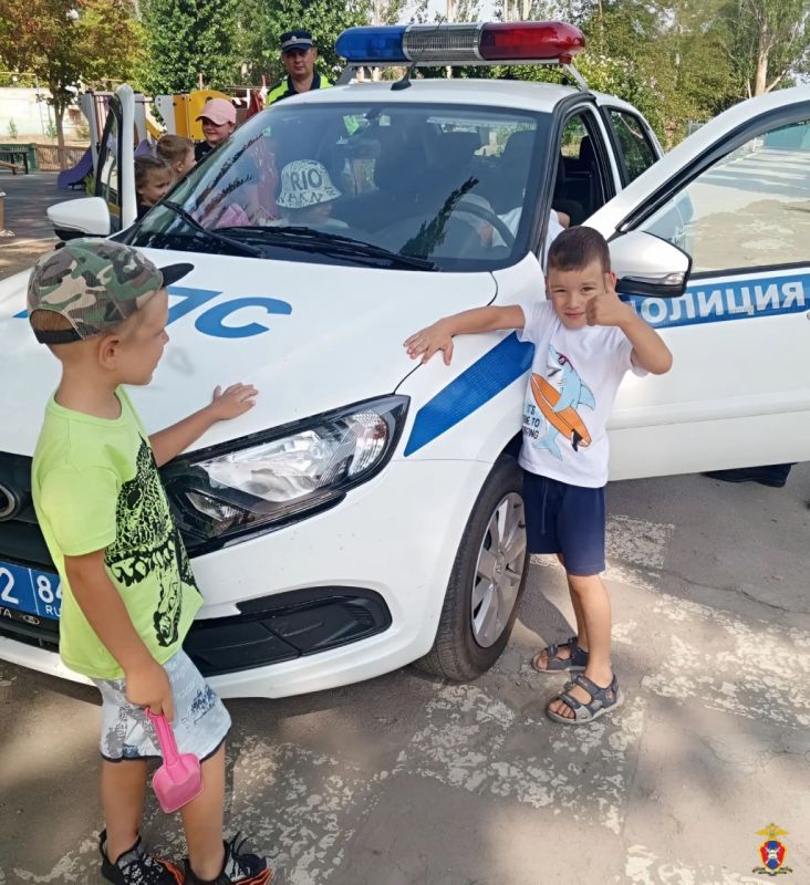 В Херсонской области сотрудники Госавтоинспекции провели мероприятие с воспитанниками детского сада В Херсонской области сотрудники Госавтоинспекции провели мероприятие с воспитанниками детского сада