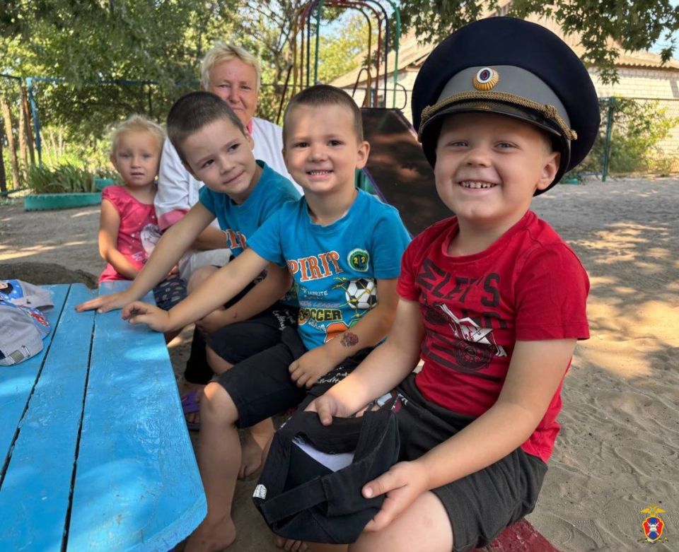 В Херсонской области сотрудники Госавтоинспекции провели мероприятие с воспитанниками детского сада В Херсонской области сотрудники Госавтоинспекции провели мероприятие с воспитанниками детского сада