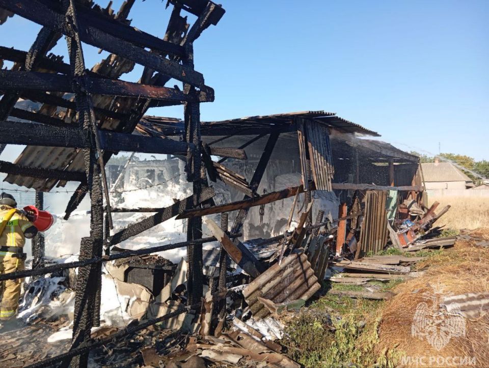 В Новотроицком округе огнеборцы МЧС России ликвидировали возгорание автомобиля В Новотроицком округе огнеборцы МЧС России ликвидировали возгорание автомобиля