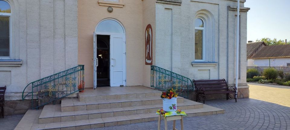 В православном храме села Тавричанка прошло праздничное богослужение В православном храме села Тавричанка прошло праздничное богослужение