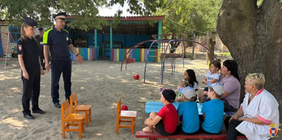В Херсонской области сотрудники Госавтоинспекции провели мероприятие с воспитанниками детского сада