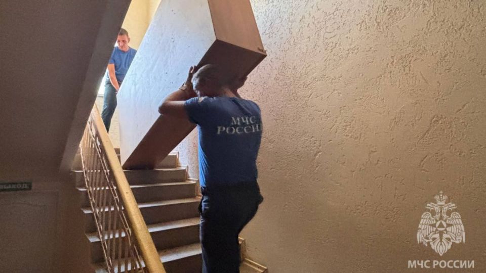 В рамках акции «35 добрых дел» сотрудники МЧС России оказывают помощь в подготовке школы-интернат к новому учебному году В рамках акции «35 добрых дел» сотрудники МЧС России оказывают помощь в подготовке школы-интернат к новому учебному году